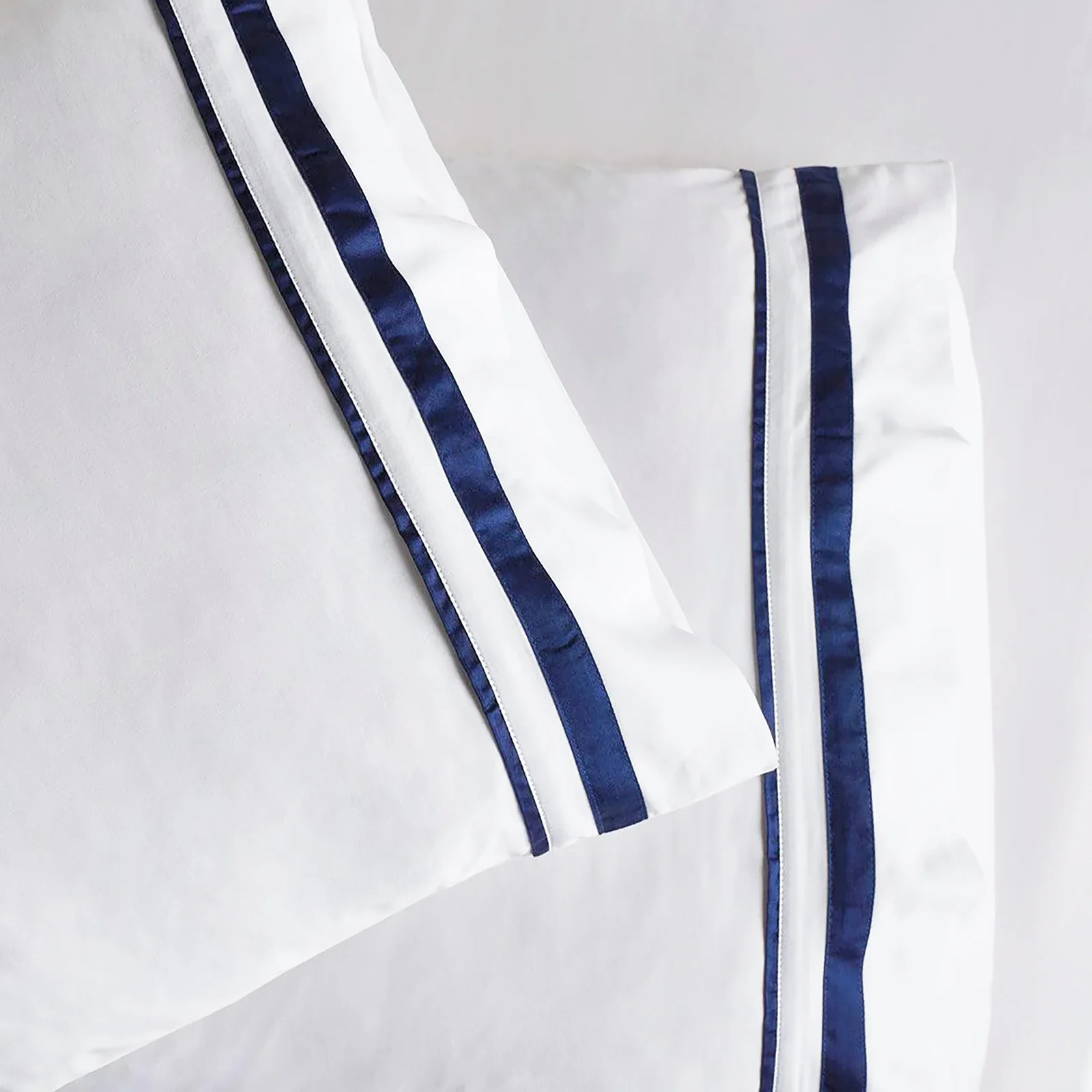 Cloud 1000 TC Egyptian Cotton White Navy Super King Sheet sets by Renee Taylor - Image 3